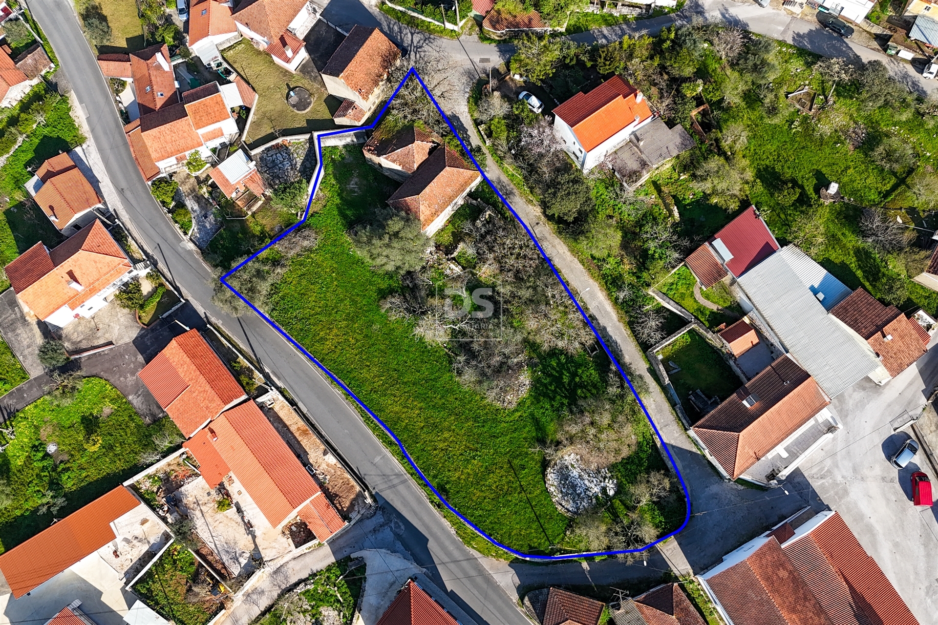 Moradia T3 com terreno de 2640 m²